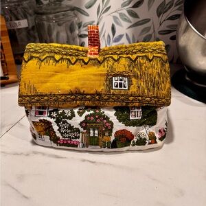 Cuckoobird Pat Albeck Cottage Tea Cozy